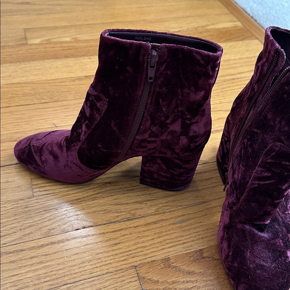 Gianni Bini cool dayz velvet Ankle Boots in Rich Burgundy, size 6